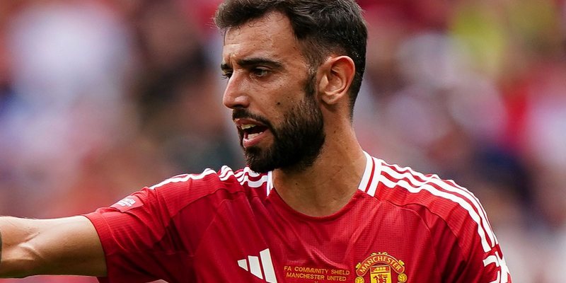 Bruno Fernandes hiện đang là cái tên nắm giữ băng đội trưởng của MU