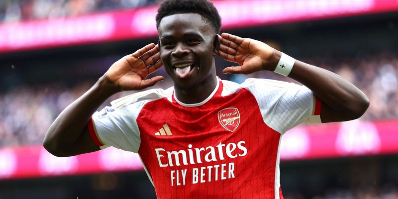 Bukayo Saka gắn bó cùng câu lạc bộ Arsenal từ các cấp độ trẻ đến tận ngày nay 