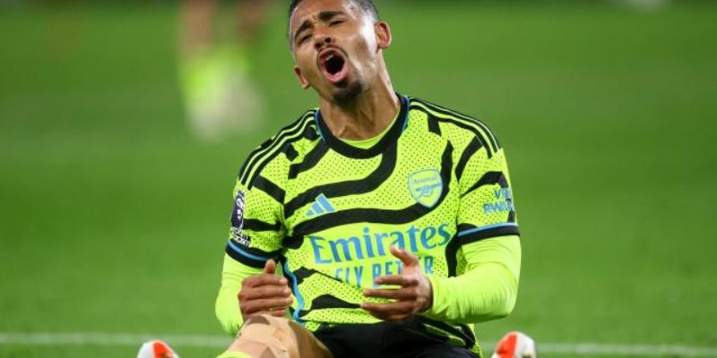 Gabriel Jesus gặp phải chấn thương nghiêm trọng