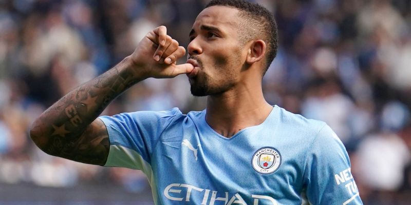 Gabriel Jesus khoác áo Manchester City