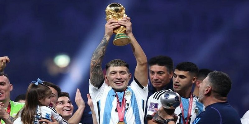 Anh cùng ĐT Argentina lên ngôi vô địch World Cup 2022